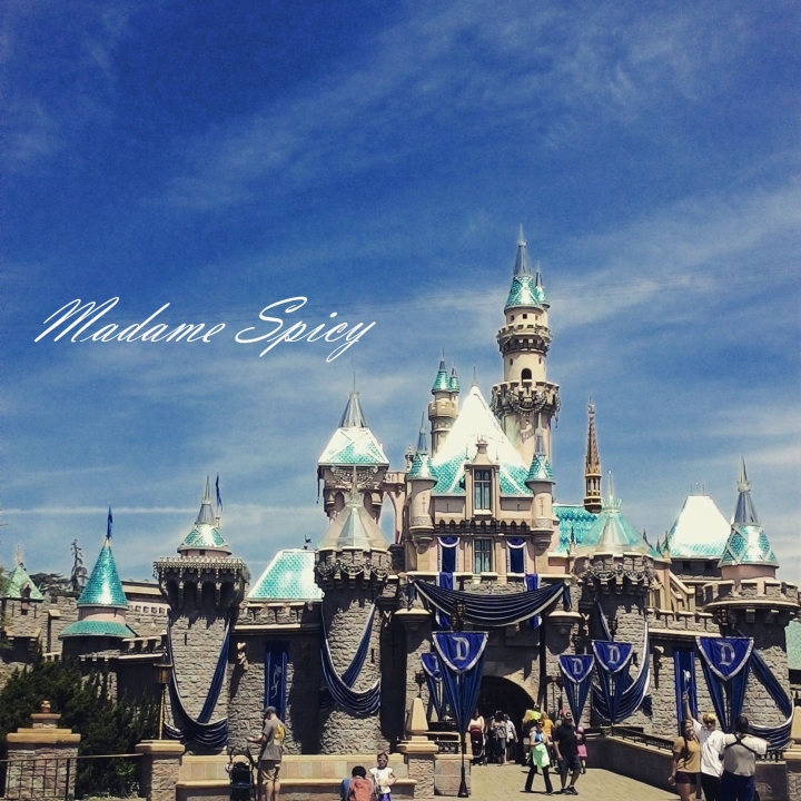 每個大人的心中都住著一個小男(女)孩—加州迪士尼樂園Disneyland的夢幻(2015)