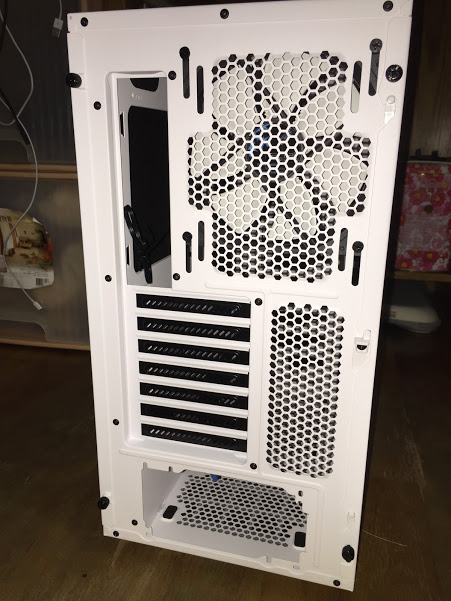 開箱 Fractal Design Define R5 靜音電腦機殼(透側版)(消光白)