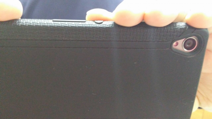 請問Z3夜間開閃光會偏紫白霧霧的是甚麼原因?