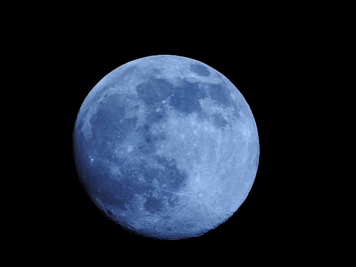 Nikon P900拍下月圓景象，7月1日補拍月圓影片，晚上7點金星木星合體。