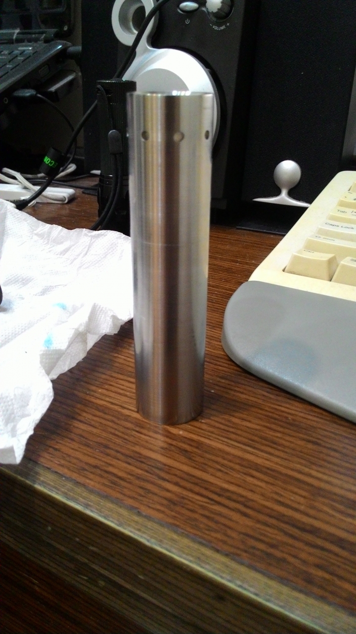 請教哪裡找手電筒電池盒
