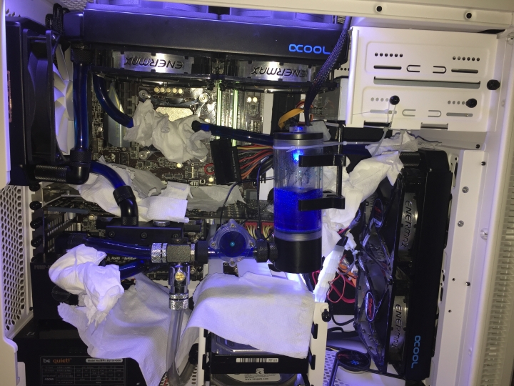 開箱 Fractal Design Define R5 靜音電腦機殼(透側版)(消光白)
