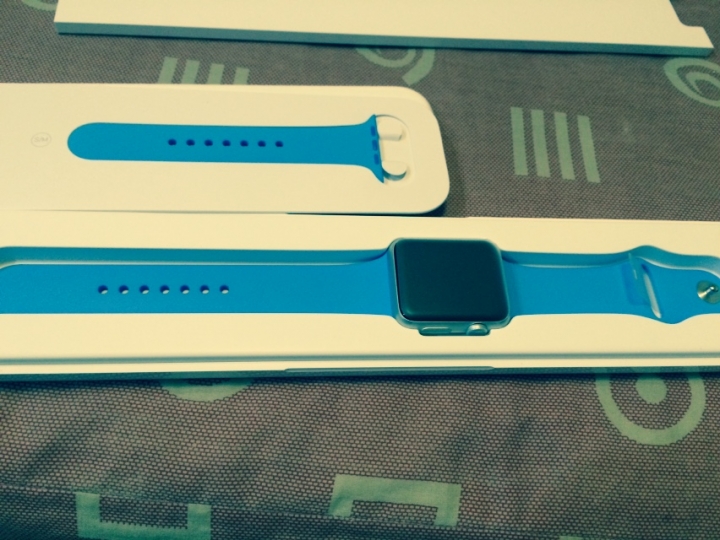 官網訂購 42mm 運動版 藍色到貨