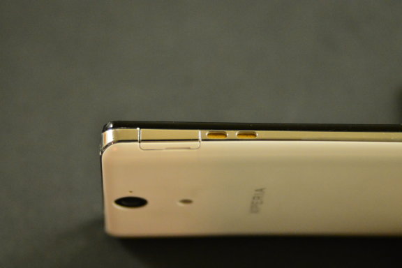 sony m4 雪白開箱 與 sony v 雪白關箱