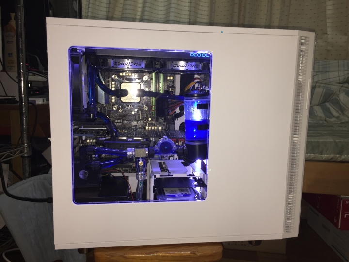 開箱 Fractal Design Define R5 靜音電腦機殼(透側版)(消光白)