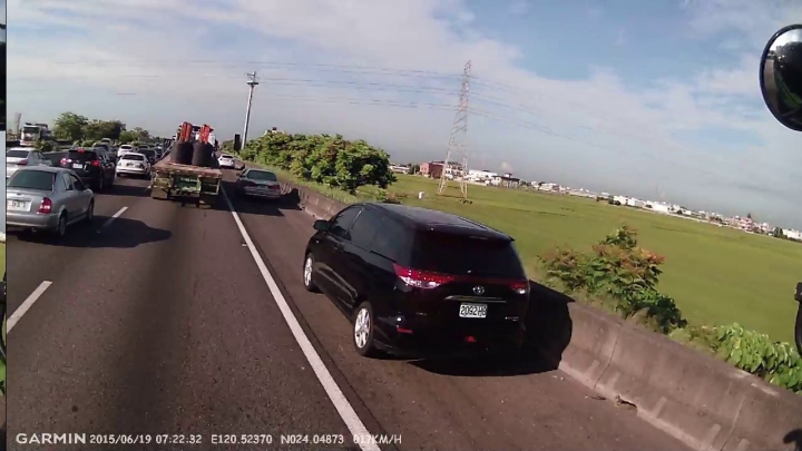為什麼檢舉這些車輛走路肩沒有開罰?