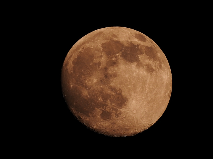 Nikon P900拍下月圓景象，7月1日補拍月圓影片，晚上7點金星木星合體。