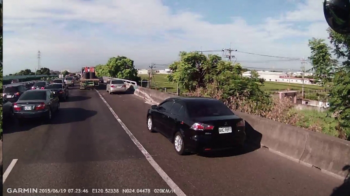 為什麼檢舉這些車輛走路肩沒有開罰?