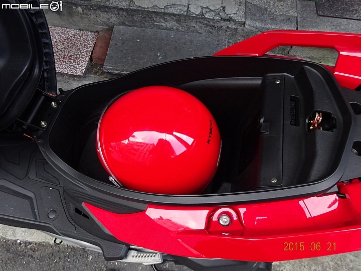 紅通通的小車  VJR 125  不專業開箱文
