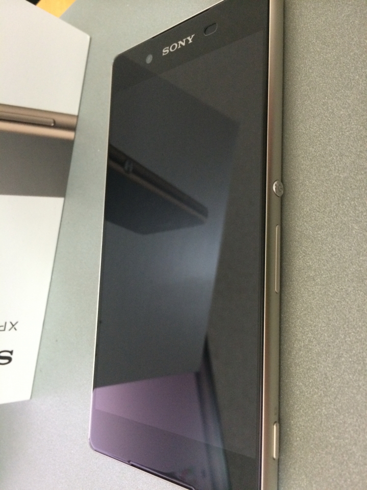 購買了Z3+湖水藍 加 玻璃保護貼