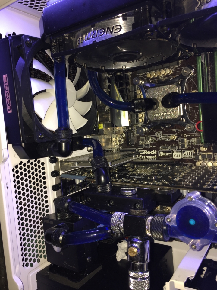 開箱 Fractal Design Define R5 靜音電腦機殼(透側版)(消光白)