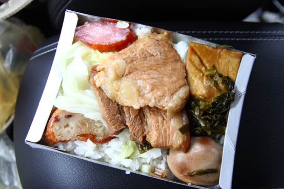 首篇KUGA TDCI開箱，去了海邊才知道原來我家小朋友喜歡看海