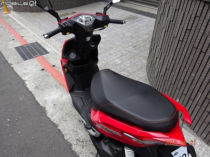 紅通通的小車  VJR 125  不專業開箱文