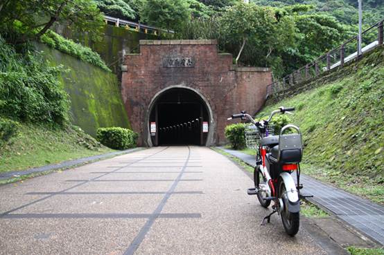 首篇KUGA TDCI開箱，去了海邊才知道原來我家小朋友喜歡看海