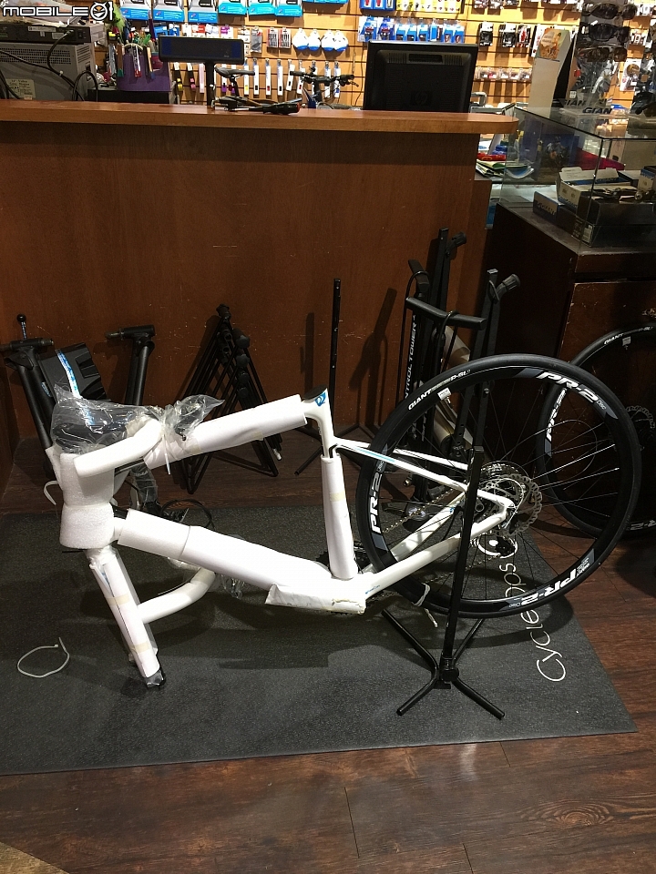 [極簡開箱] 2016 Giant Defy Advanced 2