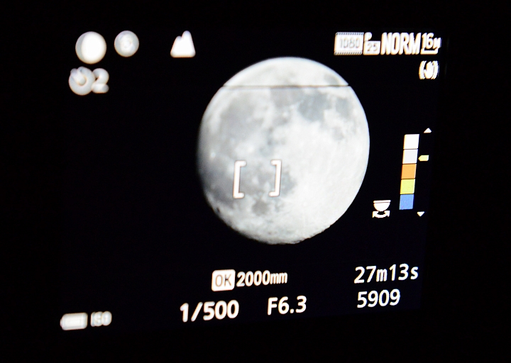 Nikon P900拍下月圓景象，7月1日補拍月圓影片，晚上7點金星木星合體。