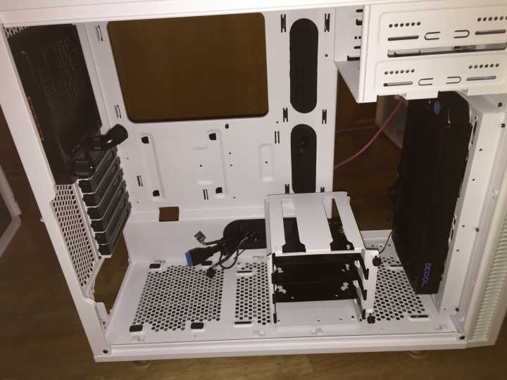 開箱 Fractal Design Define R5 靜音電腦機殼(透側版)(消光白)