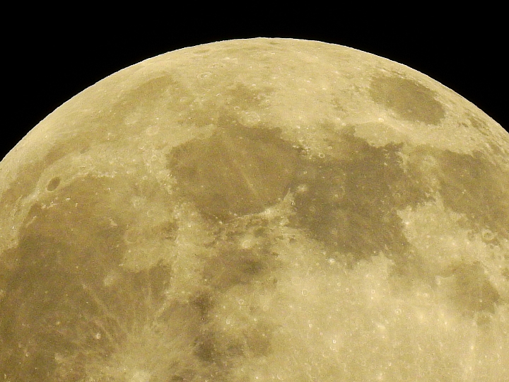 Nikon P900拍下月圓景象，7月1日補拍月圓影片，晚上7點金星木星合體。