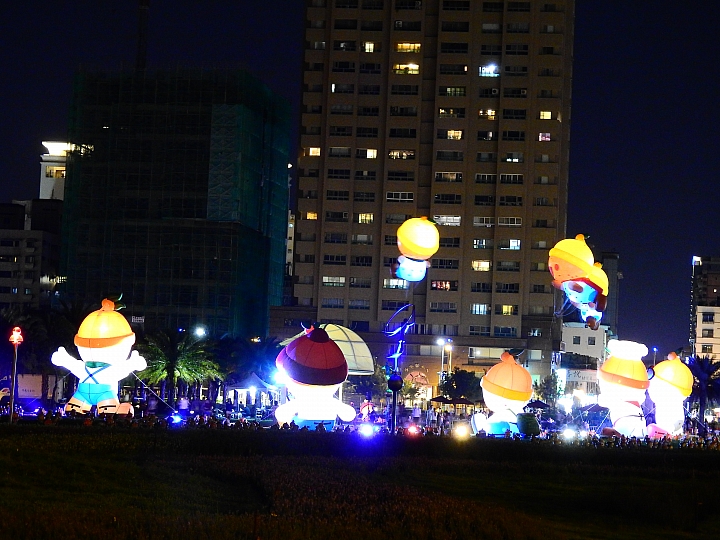 帶著Nikon P900去旅遊：迷霧森林、18度C、熊大庄、涼山瀑布、鳥松濕地及高通通農民市集，P900記錄精彩。