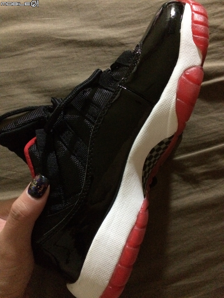 請幫鑑定aj11 low bred真偽