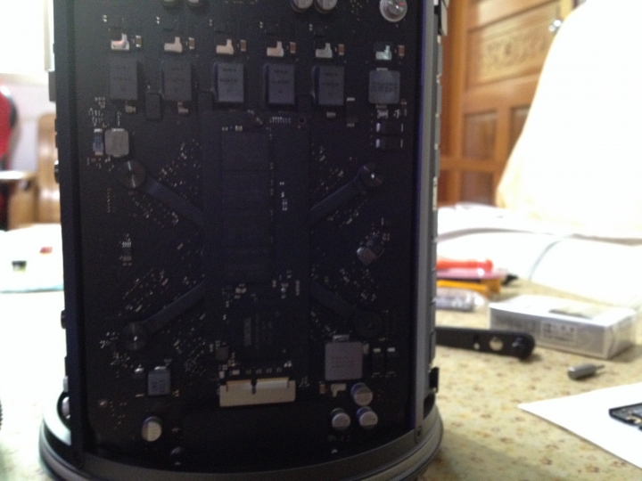 1T PCIe SSD 開箱（錯頻？！⋯⋯）