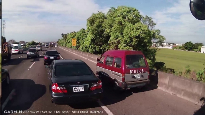 為什麼檢舉這些車輛走路肩沒有開罰?