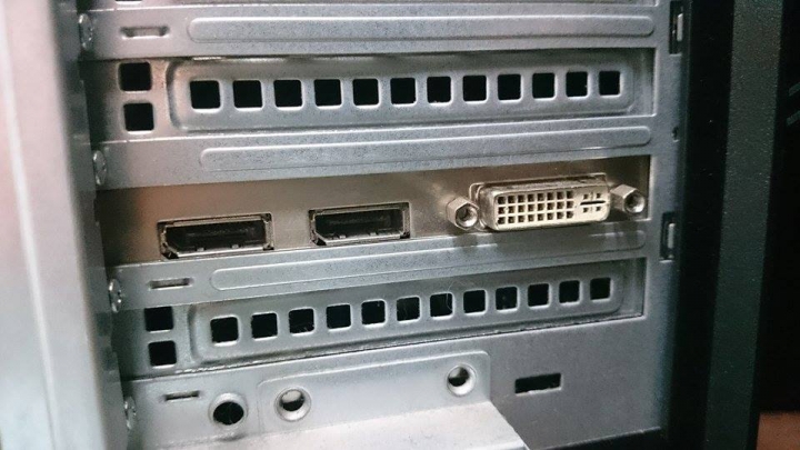 想弄成雙螢幕 不知道買哪一種轉接頭