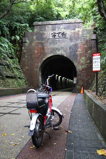 首篇KUGA TDCI開箱，去了海邊才知道原來我家小朋友喜歡看海
