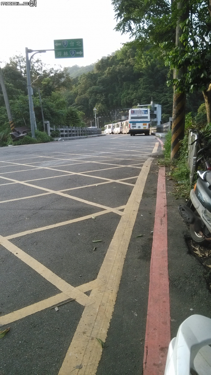 有關客運公車違停紅線霸佔公有橋梁..
