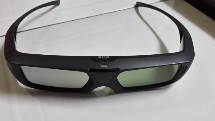 想請問自家電視的3D眼鏡