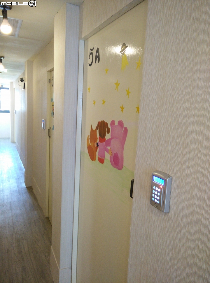 背包客棧門板彩繪