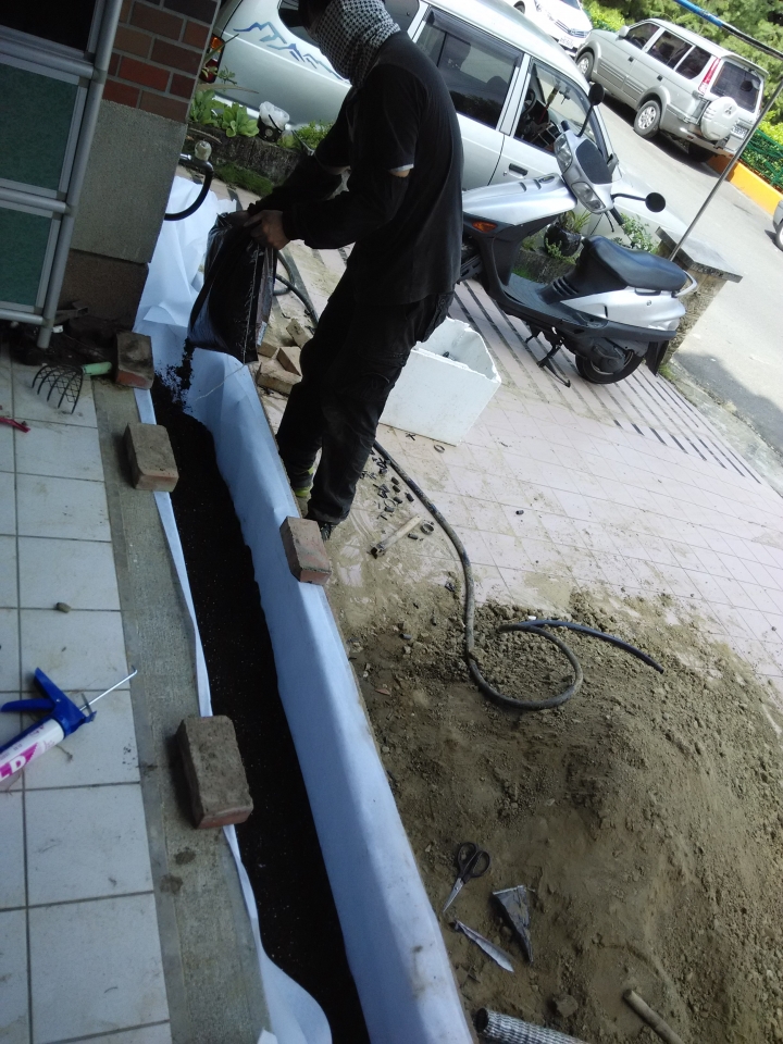 水泥底花圃底部排水實作(6/21更新自動灑水裝置)