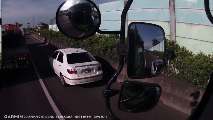 為什麼檢舉這些車輛走路肩沒有開罰?
