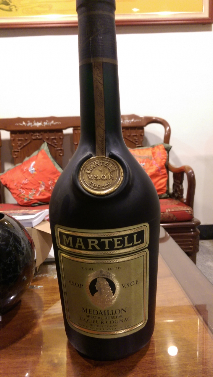 請教  馬爹利達人, 此瓶老酒價值~~~~~~~~~~~~