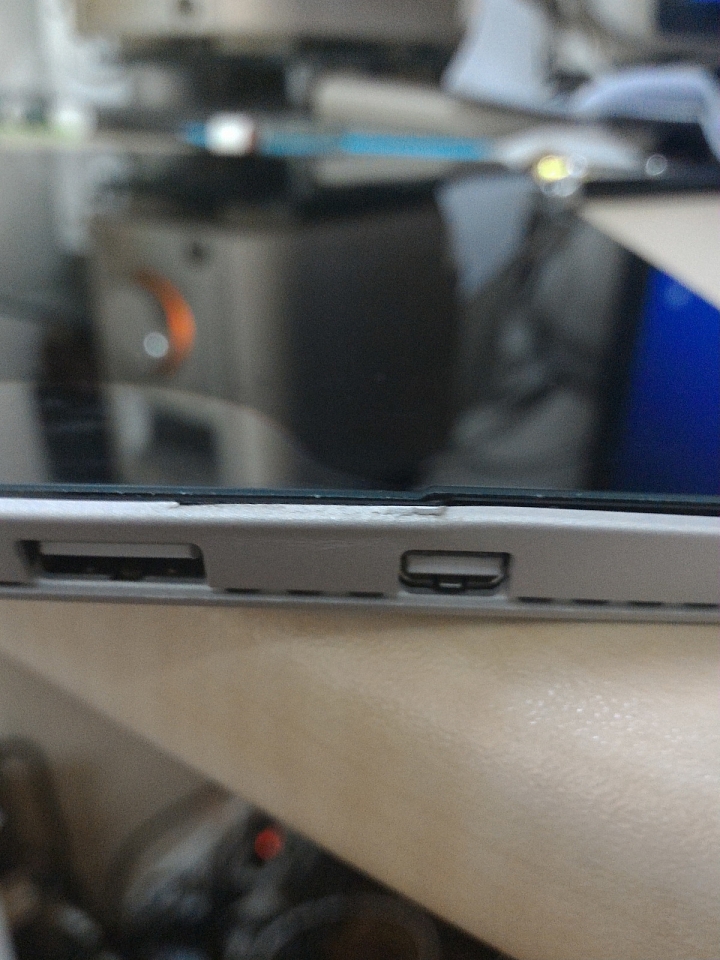 使用Microsoft 送的保護套裝Surface Pro 3的時候要小心