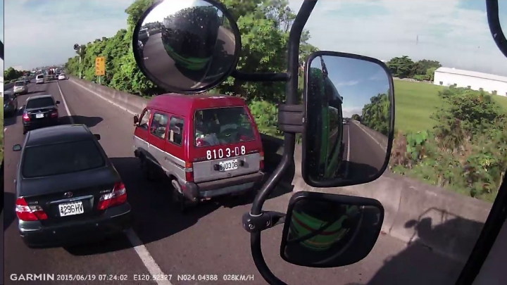 為什麼檢舉這些車輛走路肩沒有開罰?