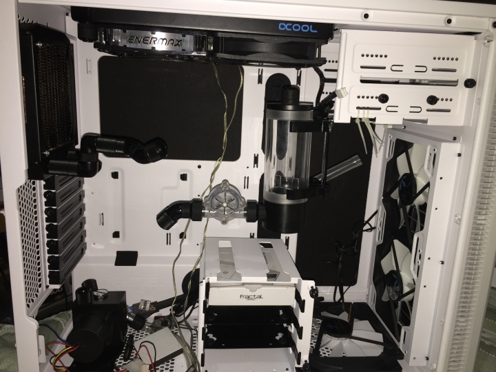 開箱 Fractal Design Define R5 靜音電腦機殼(透側版)(消光白)