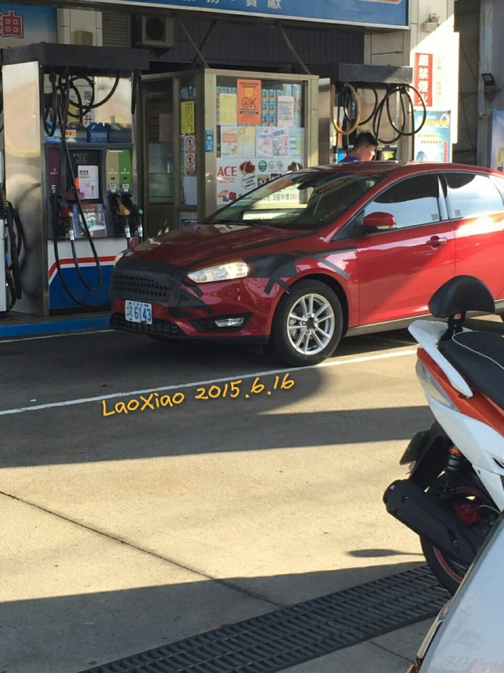 一大早巧遇偽裝車
