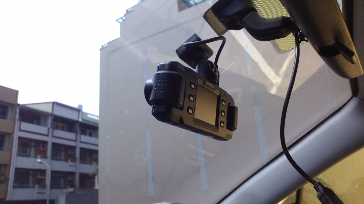 (新增兩倍壓縮韌體測試)車牌辨識王 CANSONIC Z1 (140度廣角+50米望遠鏡頭)+完全斷電停車監控 ~~~簡易開箱~~