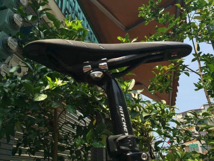 拼裝車的定裝照以及舊座墊的皮面可以重黏嗎？