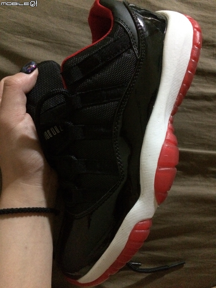 請幫鑑定aj11 low bred真偽