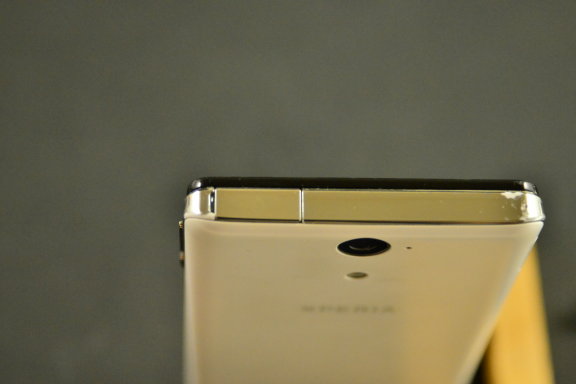 sony m4 雪白開箱 與 sony v 雪白關箱