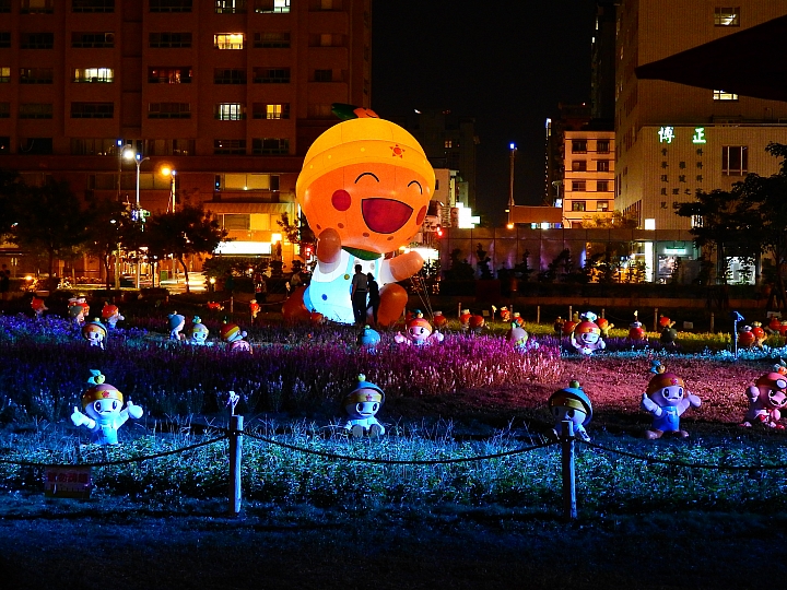 帶著Nikon P900去旅遊：迷霧森林、18度C、熊大庄、涼山瀑布、鳥松濕地及高通通農民市集，P900記錄精彩。
