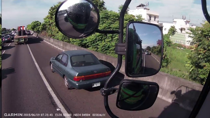 為什麼檢舉這些車輛走路肩沒有開罰?