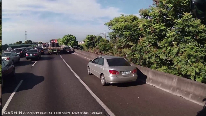 為什麼檢舉這些車輛走路肩沒有開罰?