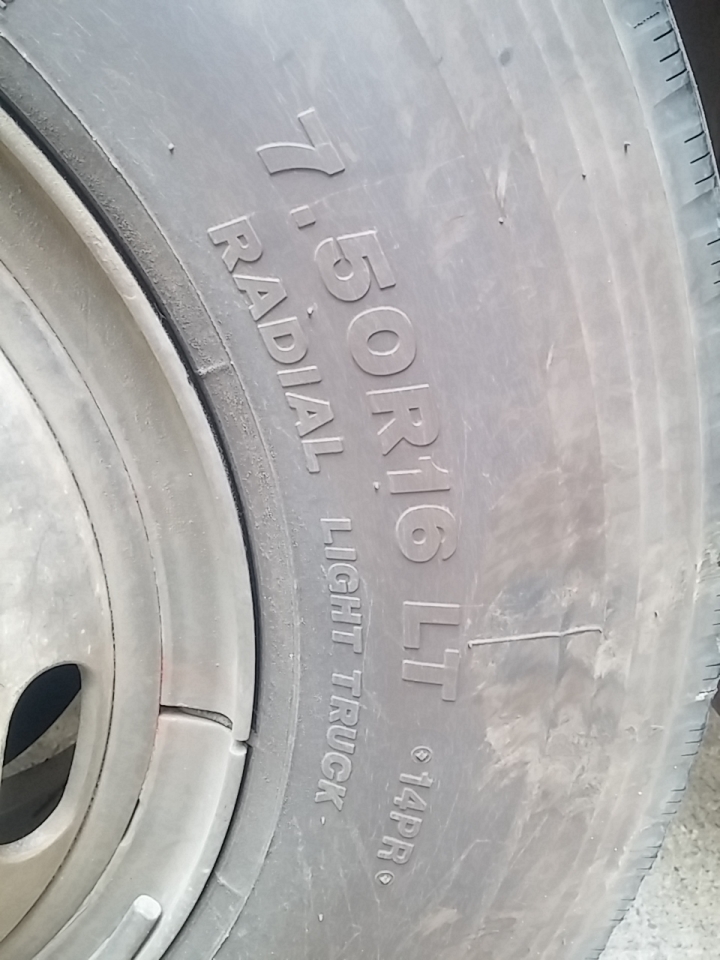 貨車輪胎升級，請給個建議。。。