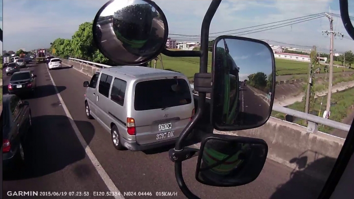 為什麼檢舉這些車輛走路肩沒有開罰?