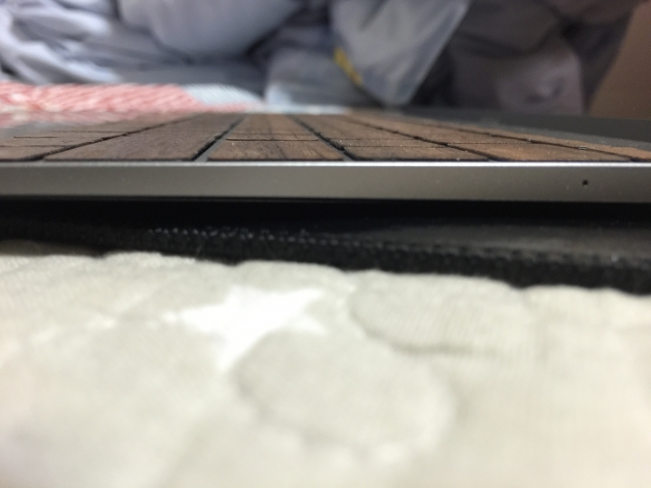 [分享] NEW MACBOOK  原木鍵盤貼