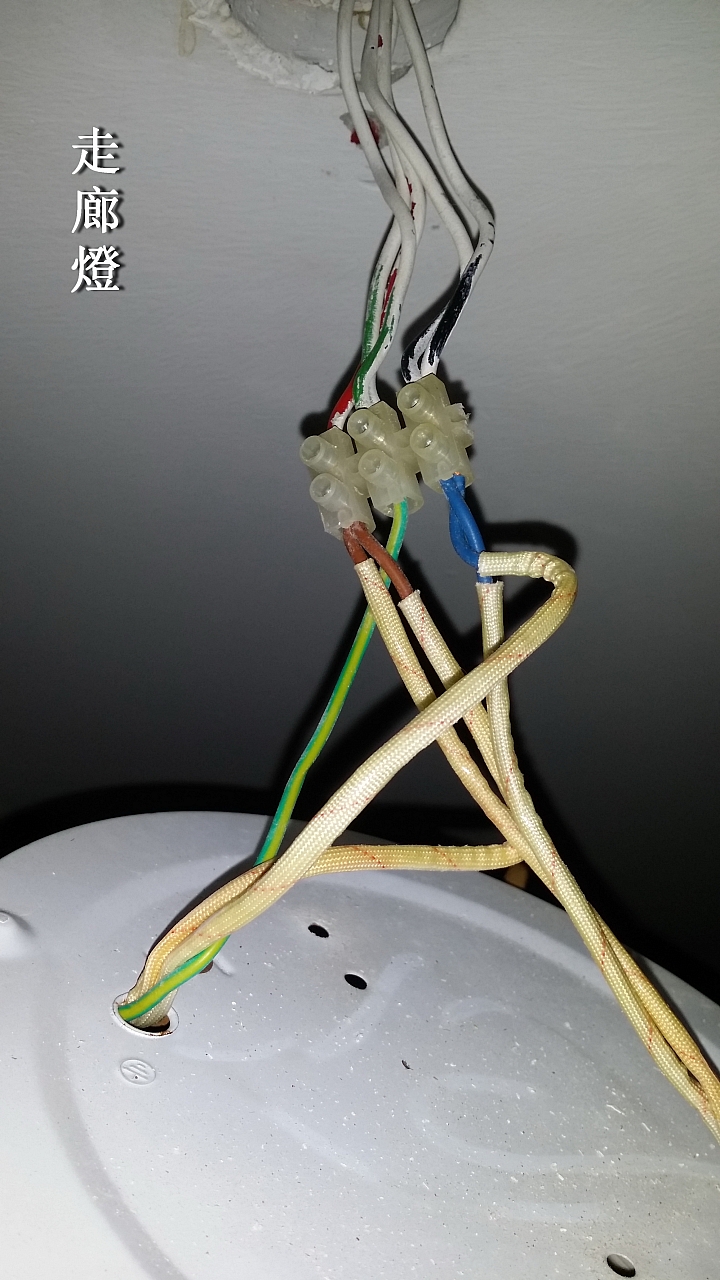 走廊燈開關旁加裝插座後，睡房的燈開關沒了電源