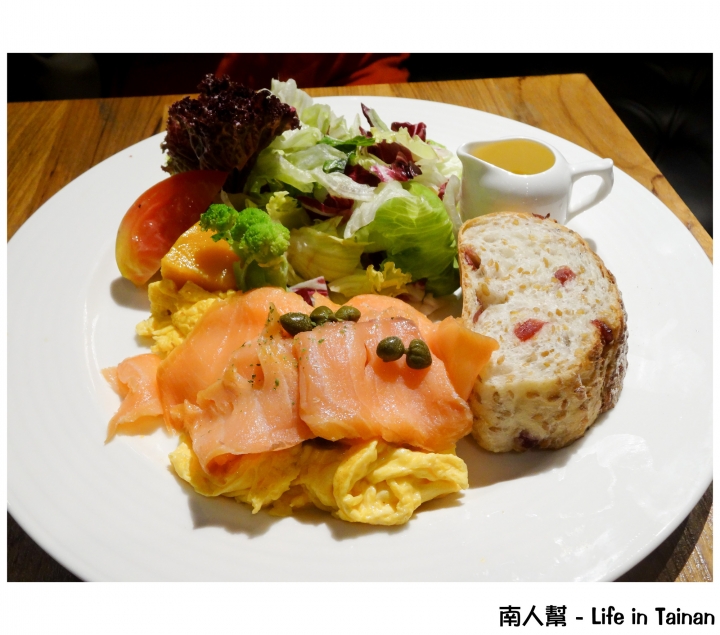 【台南市安平區-美食】不用特地去高雄，台南也有了~REVE黑浮咖啡(永華店)